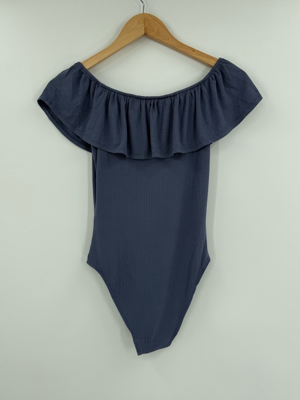 Abercrombie & Fitch Ribbed Off Shoulder Ruffle Bodysuit | Blue | Small - Picture 2 of 5